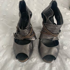 Apepazza metallic peep toe heel